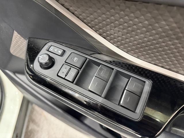 Ｃ－ＨＲ Ｇ　ドライブレコーダー　ＥＴＣ　バックカメラ　オートクルーズコントロール　レーンアシスト　衝突被害軽減システム　ＴＶ　オートマチックハイビーム　オートライト　ＬＥＤヘッドランプ　アルミホイール（11枚目）