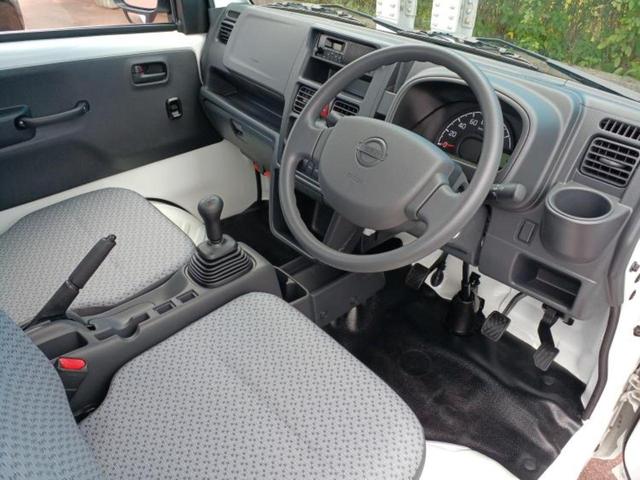 クリッパートラック 4WD DX 保証書/届出済未使用車/EBD付ABS/横滑り防止装置/アイドリングストップ/パワーウインドウ/キーレスエントリー/パワーステアリング/オートライト/マニュアルエアコン/取扱説明書 4WD(4枚目)