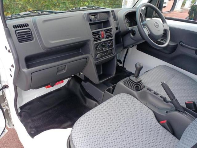 クリッパートラック 4WD DX 保証書/届出済未使用車/EBD付ABS/横滑り防止装置/アイドリングストップ/パワーウインドウ/キーレスエントリー/パワーステアリング/オートライト/マニュアルエアコン/取扱説明書 4WD(5枚目)