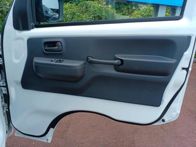 クリッパートラック 4WD DX 保証書/届出済未使用車/EBD付ABS/横滑り防止装置/アイドリングストップ/パワーウインドウ/キーレスエントリー/パワーステアリング/オートライト/マニュアルエアコン/取扱説明書 4WD(8枚目)