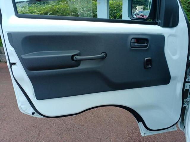 クリッパートラック 4WD DX 保証書/届出済未使用車/EBD付ABS/横滑り防止装置/アイドリングストップ/パワーウインドウ/キーレスエントリー/パワーステアリング/オートライト/マニュアルエアコン/取扱説明書 4WD(19枚目)