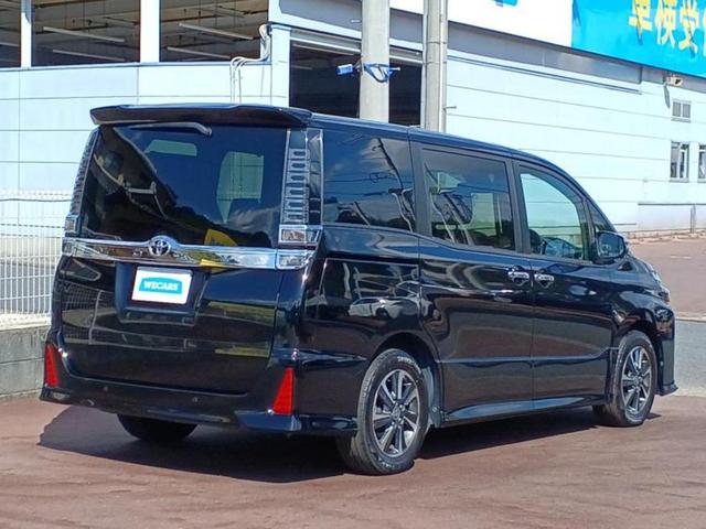 ヴォクシー ＺＳキラメキ３　新品タイヤ／保証書／社外　９インチ　ＳＤナビ／フリップダウンモニター　社外　９インチ／トヨタセーフティセンス／両側電動スライドドア／車線逸脱防止支援システム／ヘッドランプ　ＬＥＤ　衝突被害軽減システム（3枚目）