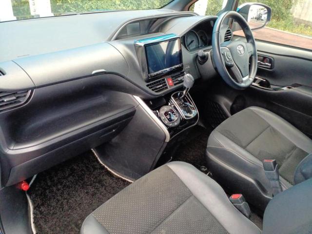 ヴォクシー ＺＳキラメキ３　新品タイヤ／保証書／社外　９インチ　ＳＤナビ／フリップダウンモニター　社外　９インチ／トヨタセーフティセンス／両側電動スライドドア／車線逸脱防止支援システム／ヘッドランプ　ＬＥＤ　衝突被害軽減システム（7枚目）