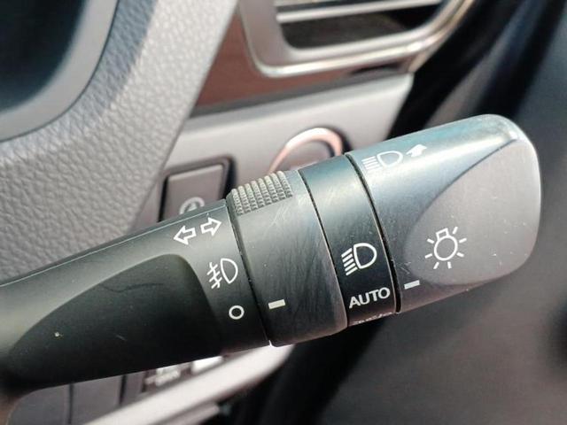 ヴォクシー ＺＳキラメキ３　新品タイヤ／保証書／社外　９インチ　ＳＤナビ／フリップダウンモニター　社外　９インチ／トヨタセーフティセンス／両側電動スライドドア／車線逸脱防止支援システム／ヘッドランプ　ＬＥＤ　衝突被害軽減システム（14枚目）