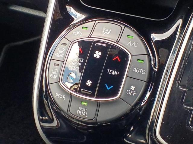 ヴォクシー ＺＳキラメキ３　新品タイヤ／保証書／社外　９インチ　ＳＤナビ／フリップダウンモニター　社外　９インチ／トヨタセーフティセンス／両側電動スライドドア／車線逸脱防止支援システム／ヘッドランプ　ＬＥＤ　衝突被害軽減システム（30枚目）