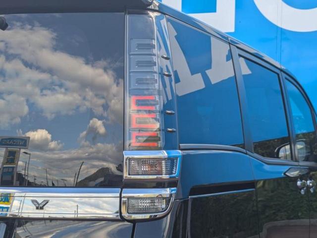 ヴォクシー ＺＳキラメキ３　新品タイヤ／保証書／社外　９インチ　ＳＤナビ／フリップダウンモニター　社外　９インチ／トヨタセーフティセンス／両側電動スライドドア／車線逸脱防止支援システム／ヘッドランプ　ＬＥＤ　衝突被害軽減システム（51枚目）