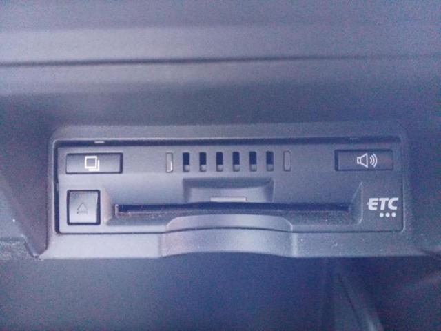 クラウンハイブリッド RSアドバンス 保証書/純正 8インチ SDナビ/トヨタセーフティセンス/シートヒーター 前席/車線逸脱防止支援システム/ヘッドランプ LED/USBジャック/Bluetooth接続/ETC/EBD付ABS(17枚目)