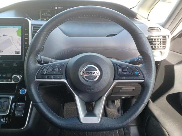 セレナ ｅパワーハイウェイスターＶ　保証書／純正　１０インチ　ＳＤナビ／インテリジェントルームミラー／エマージェンシーブレーキ／両側電動スライドドア／アラウンドビューモニター／車線逸脱防止支援システム／プロパイロット　全周囲カメラ（13枚目）