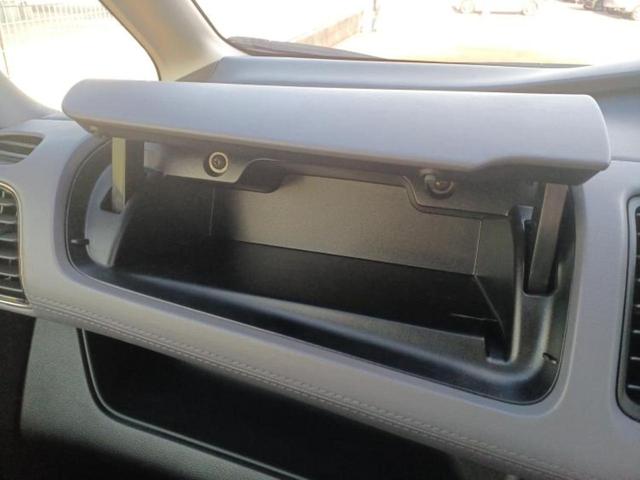 セレナ ｅパワーハイウェイスターＶ　保証書／純正　１０インチ　ＳＤナビ／インテリジェントルームミラー／エマージェンシーブレーキ／両側電動スライドドア／アラウンドビューモニター／車線逸脱防止支援システム／プロパイロット　全周囲カメラ（28枚目）