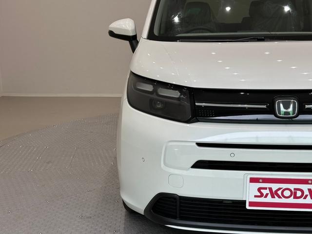 フリード エアー　ホンダセンシング　バックカメラ　サイドエアバック　フルＬＥＤヘッドライト　両側パワースライドドア　電子制御パーキングブレーキ　オートブレーキホールド　１５インチスチールホール　７インチ液晶メーター（4枚目）