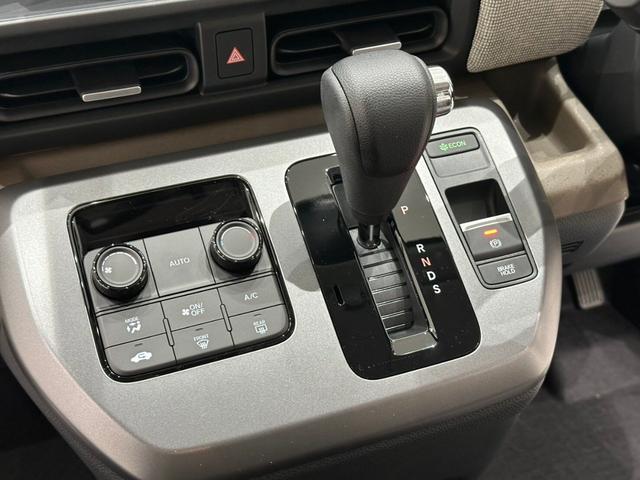 フリード エアー　ホンダセンシング　バックカメラ　サイドエアバック　フルＬＥＤヘッドライト　両側パワースライドドア　電子制御パーキングブレーキ　オートブレーキホールド　１５インチスチールホール　７インチ液晶メーター（45枚目）