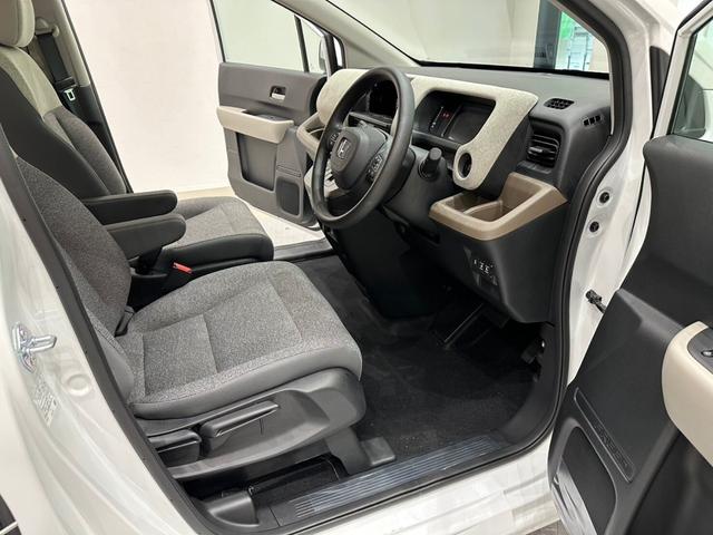 フリード エアー　ホンダセンシングバックカメラ　サイドエアバック　フルＬＥＤヘッドライト　両側パワースライドドア　電子制御パーキングブレーキ　オートブレーキホールド　１５インチスチールホール　７インチＴＦＴ液晶メーター（28枚目）