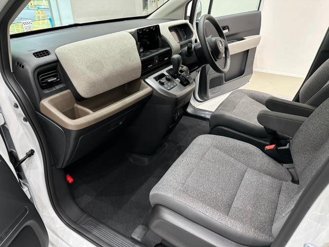 フリード エアー　ホンダセンシングバックカメラ　サイドエアバック　フルＬＥＤヘッドライト　両側パワースライドドア　電子制御パーキングブレーキ　オートブレーキホールド　１５インチスチールホール　７インチＴＦＴ液晶メーター（38枚目）