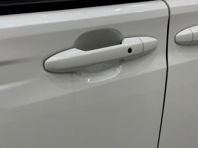 フリード エアー　ホンダセンシング　バックカメラ　サイドエアバック　フルＬＥＤヘッドライト　両側パワースライドドア　電子制御パーキングブレーキ　オートブレーキホールド　１５インチスチールホール　７インチ液晶メーター（12枚目）
