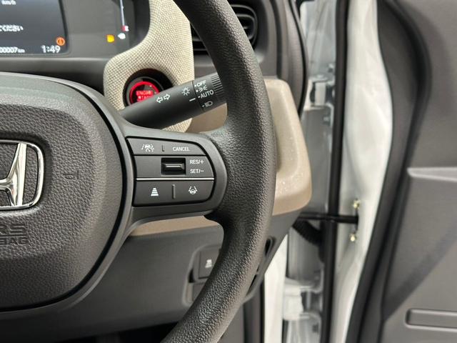 フリード エアー　ホンダセンシング　バックカメラ　サイドエアバック　フルＬＥＤヘッドライト　両側パワースライドドア　電子制御パーキングブレーキ　オートブレーキホールド　１５インチスチールホール　７インチ液晶メーター（41枚目）