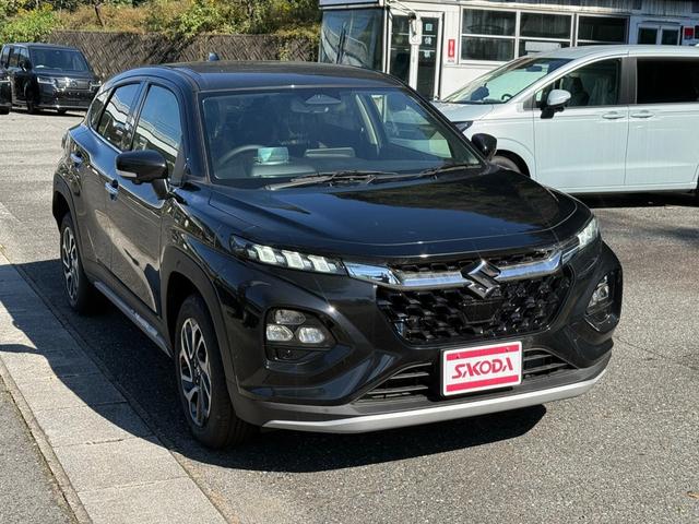 フロンクス ベースグレード　全方位モニター付メモリーナビ装着車　アダプティブクルーズコントロール　ステリモ　シートヒーター　パーキングセンサ―　ヘッドアップディスプレイ　スマートキー（5枚目）