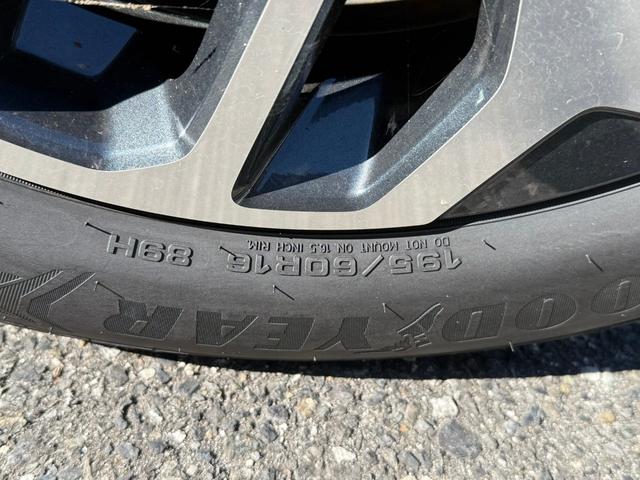 フロンクス ベースグレード　全方位モニター付メモリーナビ装着車　アダプティブクルーズコントロール　ステリモ　シートヒーター　パーキングセンサ―　ヘッドアップディスプレイ　スマートキー（18枚目）