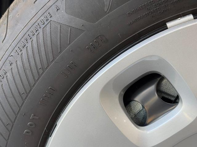 フリード エアー　ホンダセンシング　バックカメラ　サイドエアバック　フルＬＥＤヘッドライト　両側パワースライドドア　電子制御パーキングブレーキ　オートブレーキホールド　１５インチスチールホール（12枚目）