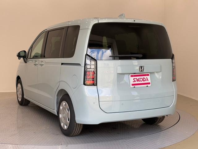 フリード エアー　ホンダセンシング　バックカメラ　サイドエアバック　フルＬＥＤヘッドライト　両側パワースライドドア　電子制御パーキングブレーキ　オートブレーキホールド　１５インチスチールホール（21枚目）