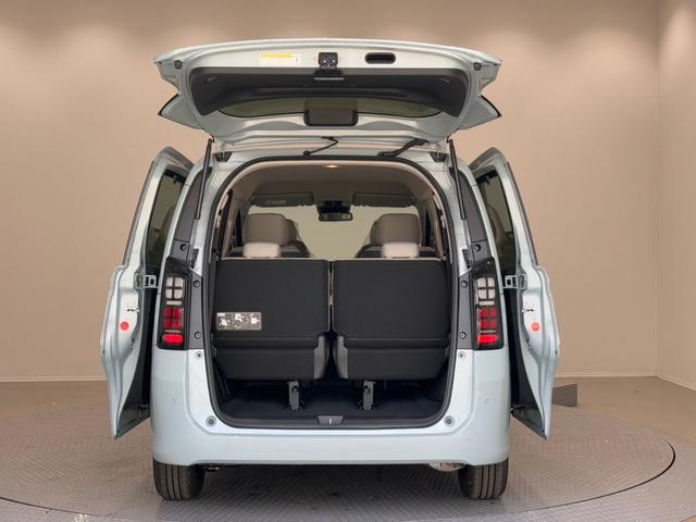 フリード エアー　ホンダセンシング　バックカメラ　サイドエアバック　フルＬＥＤヘッドライト　両側パワースライドドア　電子制御パーキングブレーキ　オートブレーキホールド　１５インチスチールホール（24枚目）