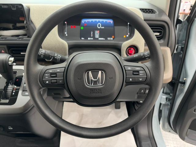 フリード エアー　ホンダセンシング　バックカメラ　サイドエアバック　フルＬＥＤヘッドライト　両側パワースライドドア　電子制御パーキングブレーキ　オートブレーキホールド　１５インチスチールホール（49枚目）