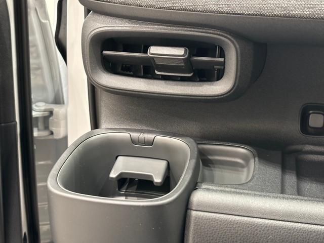 シエンタ ハイブリッドＺ　１０．５インチディスプレイオーディオ　全方位カメラ　アダプティブクルーズコントロール　ステリモ　両側電動スライドドア　パーキングセンサ―　ＥＴＣ　スマートキー（60枚目）