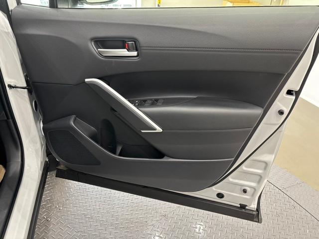 カローラクロス ハイブリッド　Ｚ　ディスプレイオーディオＰＬＵＳ　バックカメラ　ＥＴＣ２．０　パワーバックドア　電動パーキングブレーキ　ブレーキホールド　ＬＥＤヘッドランプ　レーダークルーズコントロール　１８インチアルミホイール（35枚目）