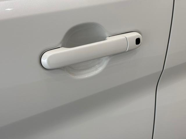 ソリオ ハイブリッドＭＺ　スズキセーフティサポート　ＬＥＤヘッドランプ　ＬＥＤフロントフォグランプ　パーソナルテーブル　スリムサーキュレーター　ヘッドアップディスプレイ　運転席・助手席シートヒーター　両側パワースライドドア（15枚目）