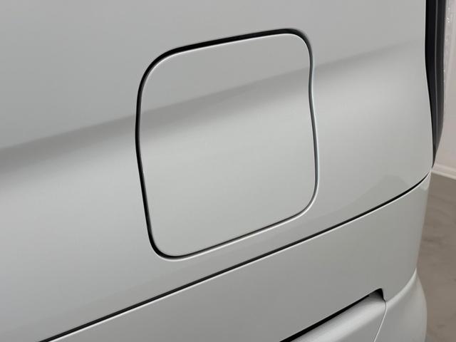 ソリオ ハイブリッドＭＺ　スズキセーフティサポート　ＬＥＤヘッドランプ　ＬＥＤフロントフォグランプ　パーソナルテーブル　スリムサーキュレーター　ヘッドアップディスプレイ　運転席・助手席シートヒーター　両側パワースライドドア（17枚目）