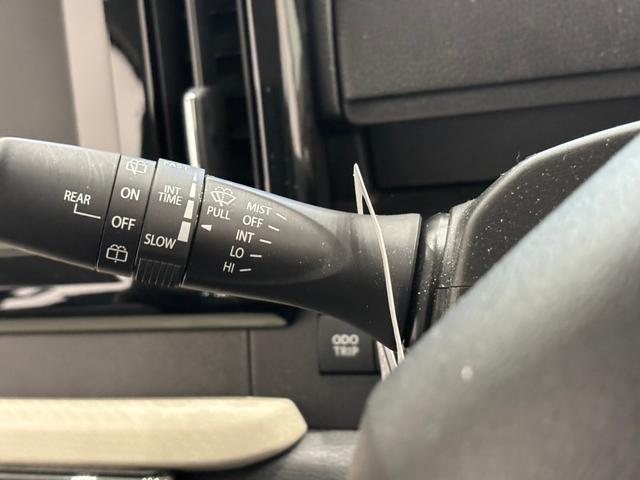 ソリオ ハイブリッドＭＺ　スズキセーフティサポート　ＬＥＤヘッドランプ　ＬＥＤフロントフォグランプ　パーソナルテーブル　スリムサーキュレーター　ヘッドアップディスプレイ　運転席・助手席シートヒーター　両側パワースライドドア（40枚目）