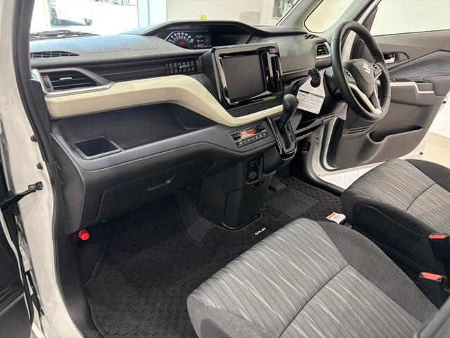 ソリオ ハイブリッドＭＺ　スズキセーフティサポート　ＬＥＤヘッドランプ　ＬＥＤフロントフォグランプ　パーソナルテーブル　スリムサーキュレーター　ヘッドアップディスプレイ　運転席・助手席シートヒーター　両側パワースライドドア（49枚目）