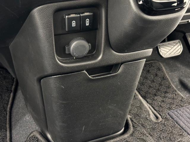 ソリオ ハイブリッドＭＺ　スズキセーフティサポート　ＬＥＤヘッドランプ　ＬＥＤフロントフォグランプ　パーソナルテーブル　スリムサーキュレーター　ヘッドアップディスプレイ　運転席・助手席シートヒーター　両側パワースライドドア（51枚目）