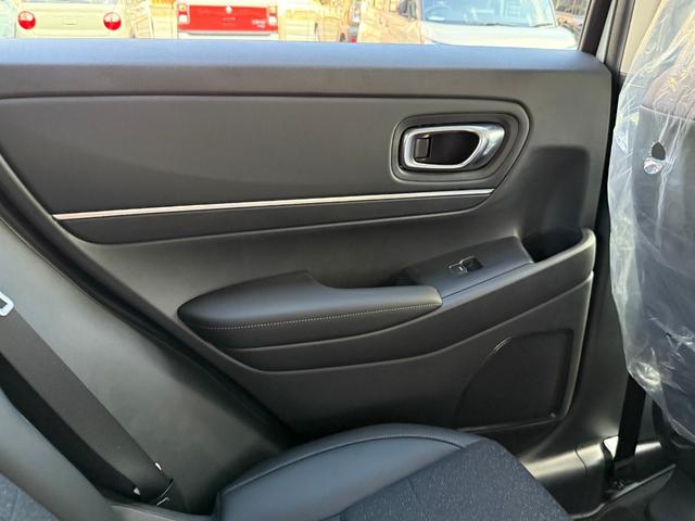 ヴェゼル ｅ：ＨＥＶ　Ｚ　ホンダセンシング　電子パーキング　シートヒーター　フルＬＥＤヘッドライト　ステアリングヒーター　ハンズフリーアクセスパワーテールゲート　本革巻ステアリングホイール　１８インチアルミホイール（29枚目）