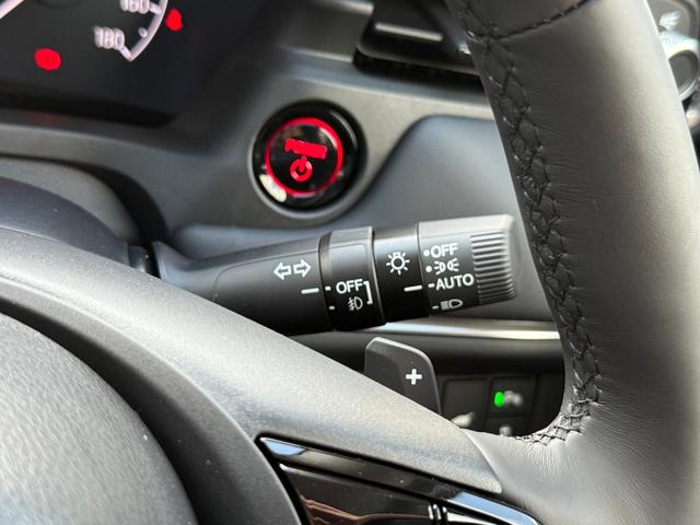 ヴェゼル ｅ：ＨＥＶ　Ｚ　ホンダセンシング　電子パーキング　シートヒーター　フルＬＥＤヘッドライト　ステアリングヒーター　ハンズフリーアクセスパワーテールゲート　本革巻ステアリングホイール　１８インチアルミホイール（40枚目）