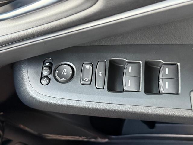 ヴェゼル ｅ：ＨＥＶ　Ｚ　ホンダセンシング　電子パーキング　シートヒーター　フルＬＥＤヘッドライト　ステアリングヒーター　ハンズフリーアクセスパワーテールゲート　本革巻ステアリングホイール　１８インチアルミホイール（42枚目）