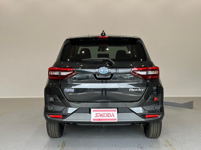 ロッキー プレミアムＧ　ＨＥＶ　バックカメラ　クリアランスソナー　オートクルーズコントロール　レーンアシスト　衝突被害軽減システム　オートライト　ＬＥＤヘッドランプ　アルミホイール　スマートキー　電動格納ミラー　シートヒーター（3枚目）