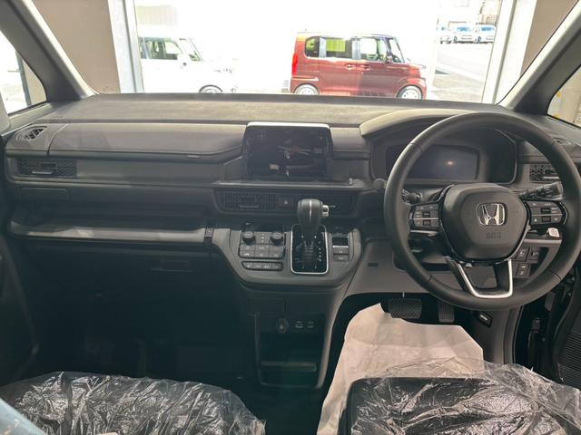 ステップワゴン スパーダ クリアランスソナー オートクルーズコントロール レーンアシスト 衝突被害軽減システム 両側電動スライドドア オートライト LEDヘッドランプ スマートキー 電動格納ミラー シートヒーター CVT(2枚目)