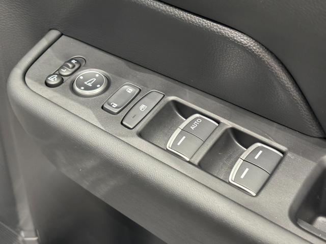 ステップワゴン スパーダ クリアランスソナー オートクルーズコントロール レーンアシスト 衝突被害軽減システム 両側電動スライドドア オートライト LEDヘッドランプ スマートキー 電動格納ミラー シートヒーター CVT(11枚目)