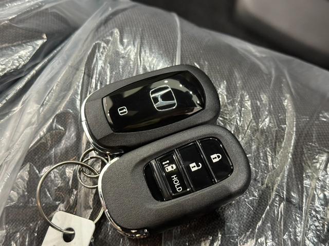 �t���Ăĕ֗��I�ƂĂ��l�C�̍��������̃X�}�[�g�L�[�V�X�e���B�L�[���g�т��Ă��邾���ŁA�h�A���b�N�̊J���тɃG���W���̎n�����\�ȑ����ł��B�v�b�V���X�^�[�g�ł��̂ŃG���W���̎n�����{�^�������������ł�