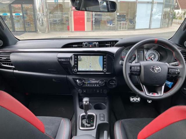 ハイラックス ４ＷＤ　Ｚ　ＧＲスポーツ　保証書／ディスプレイオーディオ＋ナビ８インチ／トヨタセーフティセンス／パノラミックビューモニター／車線逸脱防止支援システム／シート　ハーフレザー／ヘッドランプ　ＬＥＤ　衝突被害軽減システム　４ＷＤ（4枚目）