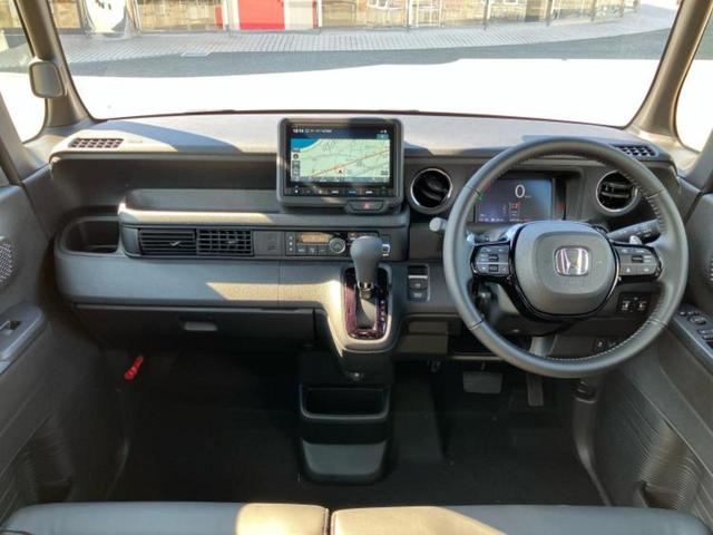 Ｎ－ＢＯＸカスタム ターボ　保証書／純正　８インチ　メモリーナビ／ホンダセンシング／両側電動スライドドア／シートヒーター　前席／登録済未使用車／ヘッドランプ　ＬＥＤ／Ｂｌｕｅｔｏｏｔｈ接続／ＥＢＤ付ＡＢＳ／バックモニター　ターボ（4枚目）