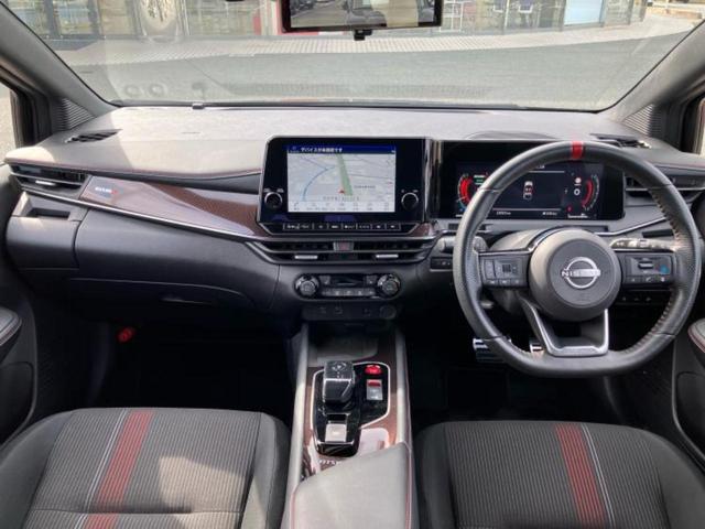 オーラ ニスモ　保証書／ディスプレイオーディオ＋ナビ９インチ／インテリジェントルームミラー／エマージェンシーブレーキ／シートヒーター　前席／全方位モニター／車線逸脱防止支援システム／プロパイロット　全周囲カメラ（4枚目）