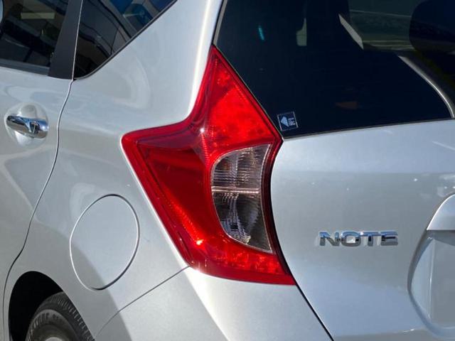 ノート メダリストエマブレパッケージ　保証書／純正　ＳＤナビ／エマージェンシーブレーキ／車線逸脱防止支援システム／シート　ハーフレザー／パーキングアシスト　バックガイド／ヘッドランプ　ＬＥＤ／ＥＴＣ／ＥＢＤ付ＡＢＳ　衝突被害軽減システム（53枚目）