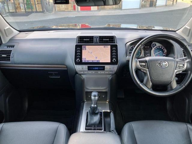 ランドクルーザープラド ４ＷＤ　ＴＸ　Ｌパッケージマットブラックエディション　サンルーフ／保証書／ディスプレイオーディオ＋ナビ９インチ／トヨタセーフティセンス／シートヒーター　前席／パノラミックビューモニター／車線逸脱防止支援システム／シート　フルレザー　革シート　全周囲カメラ（4枚目）