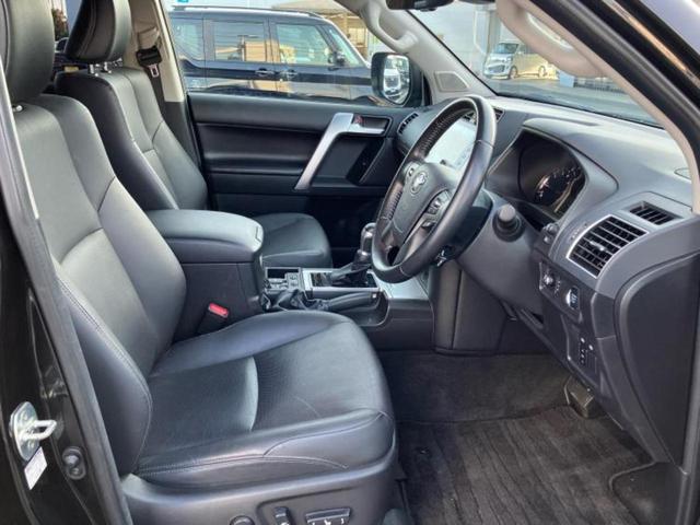 ランドクルーザープラド ４ＷＤ　ＴＸ　Ｌパッケージマットブラックエディション　サンルーフ／保証書／ディスプレイオーディオ＋ナビ９インチ／トヨタセーフティセンス／シートヒーター　前席／パノラミックビューモニター／車線逸脱防止支援システム／シート　フルレザー　革シート　全周囲カメラ（5枚目）