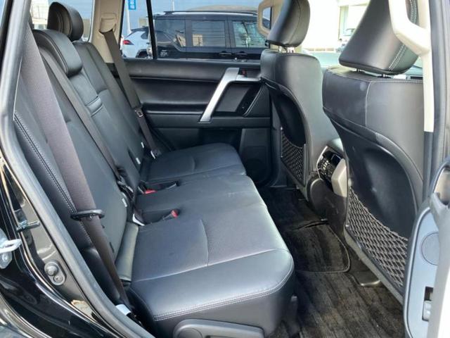 ランドクルーザープラド ４ＷＤ　ＴＸ　Ｌパッケージマットブラックエディション　サンルーフ／保証書／ディスプレイオーディオ＋ナビ９インチ／トヨタセーフティセンス／シートヒーター　前席／パノラミックビューモニター／車線逸脱防止支援システム／シート　フルレザー　革シート　全周囲カメラ（6枚目）