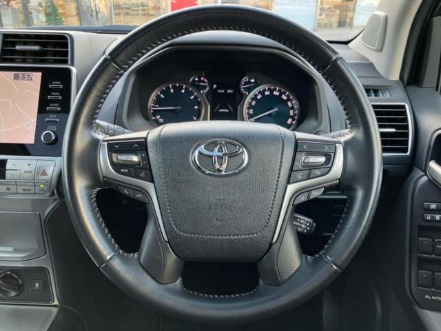 ランドクルーザープラド ４ＷＤ　ＴＸ　Ｌパッケージマットブラックエディション　サンルーフ／保証書／ディスプレイオーディオ＋ナビ９インチ／トヨタセーフティセンス／シートヒーター　前席／パノラミックビューモニター／車線逸脱防止支援システム／シート　フルレザー　革シート　全周囲カメラ（18枚目）