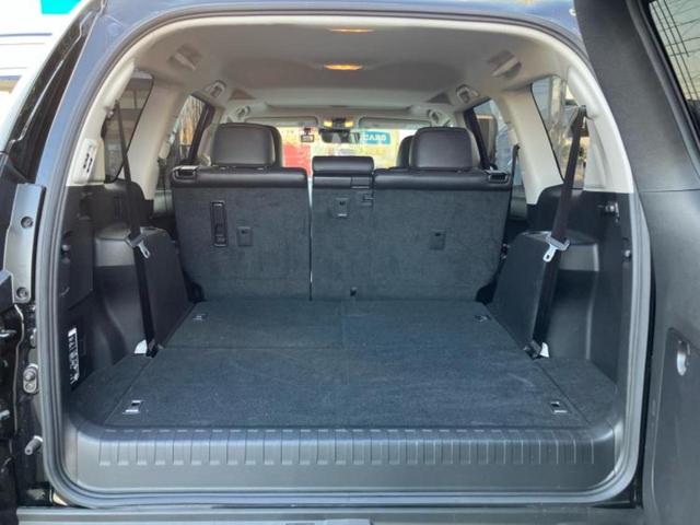 ランドクルーザープラド ４ＷＤ　ＴＸ　Ｌパッケージマットブラックエディション　サンルーフ／保証書／ディスプレイオーディオ＋ナビ９インチ／トヨタセーフティセンス／シートヒーター　前席／パノラミックビューモニター／車線逸脱防止支援システム／シート　フルレザー　革シート　全周囲カメラ（22枚目）