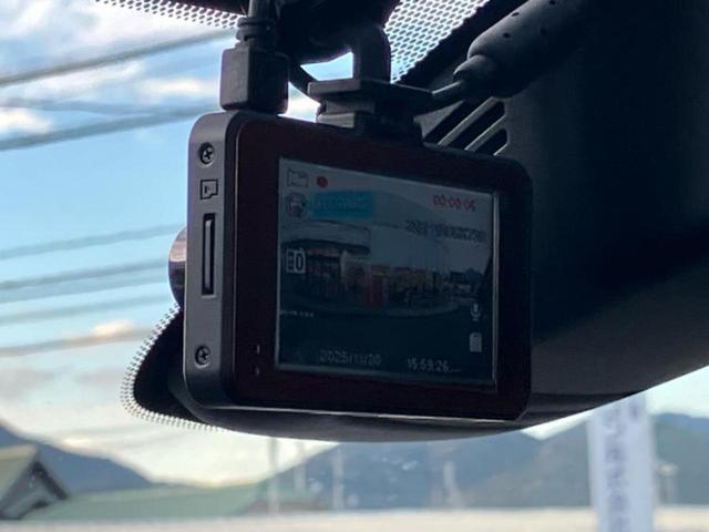 セレナ ｅパワーハイウェイスターＶ　保証書／社外　ＳＤナビ／後席モニター　社外　１１．６インチ／インテリジェントルームミラー／衝突安全装置／両側電動スライドドア／アラウンドビューモニター／車線逸脱防止支援システム／プロパイロット　ＥＴＣ（16枚目）