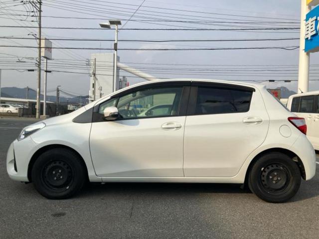 ヴィッツ Ｆ　新品タイヤ／保証書／社外　ＳＤナビ／Ｂｌｕｅｔｏｏｔｈ接続／ＥＴＣ／ＥＢＤ付ＡＢＳ／横滑り防止装置／アイドリングストップ／ワンセグＴＶ／エアバッグ　運転席／エアバッグ　助手席／衝突安全ボディ（2枚目）